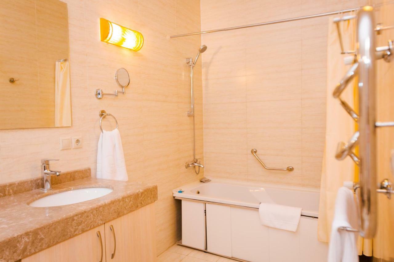 Atb Grand Hotel Атирау Екстер'єр фото